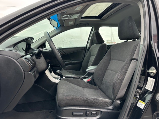 Honda Accord Sedan Vehicle Full-screen Gallery Image 11