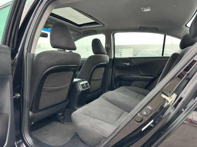 Honda Accord Sedan Vehicle Full-screen Gallery Image 12