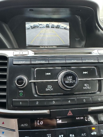 Honda Accord Sedan Vehicle Full-screen Gallery Image 15