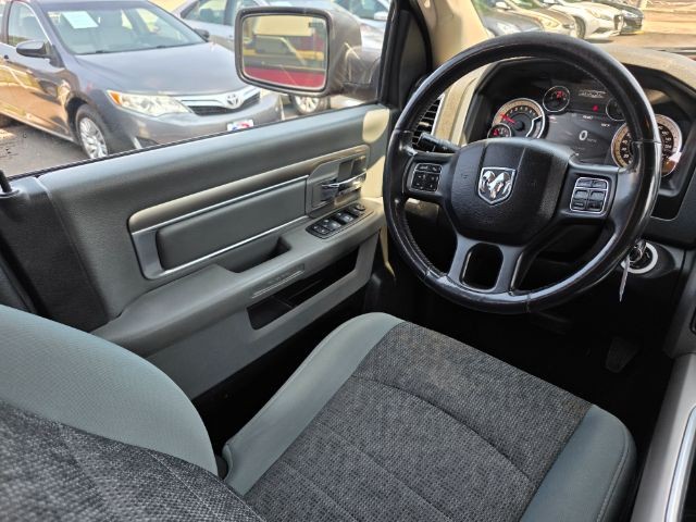 Ram 1500 Classic Vehicle Full-screen Gallery Image 07