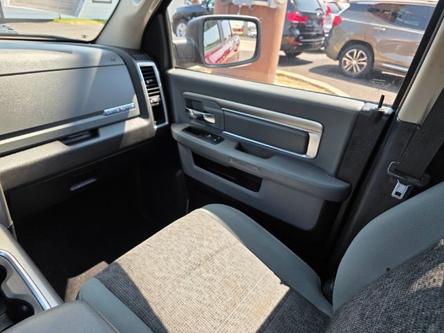 Ram 1500 Classic Vehicle Full-screen Gallery Image 08