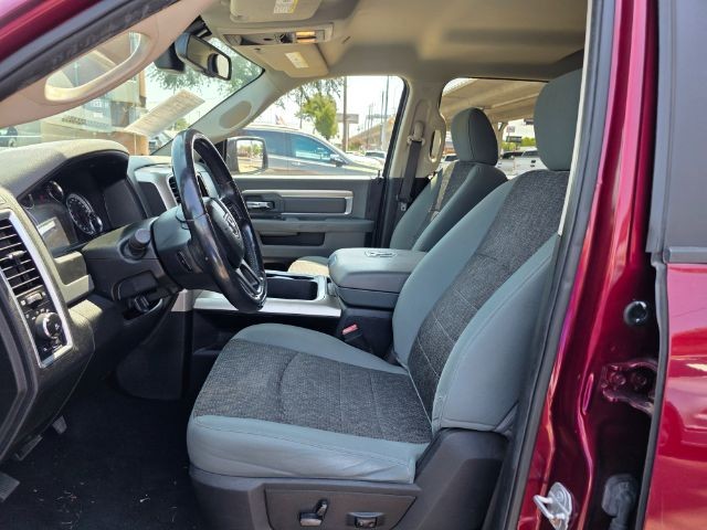 Ram 1500 Classic Vehicle Full-screen Gallery Image 09