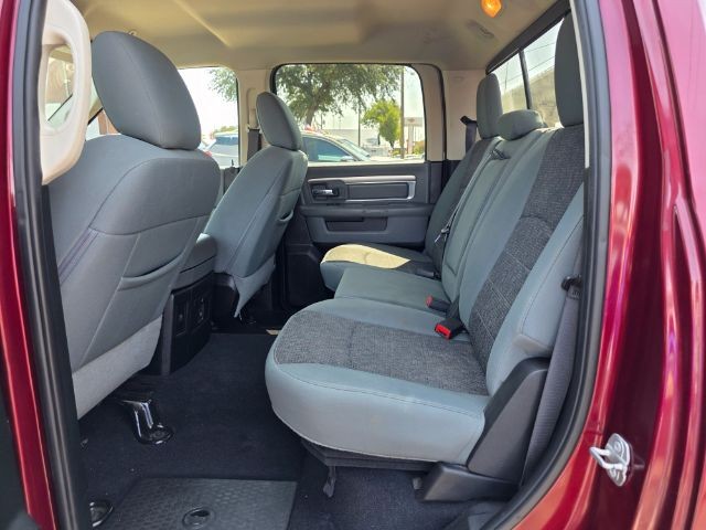 Ram 1500 Classic Vehicle Full-screen Gallery Image 10