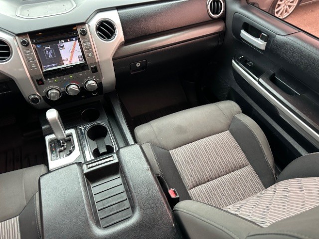 Toyota Tundra 4WD Truck Vehicle Full-screen Gallery Image 07