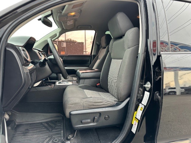 Toyota Tundra 4WD Truck Vehicle Full-screen Gallery Image 09