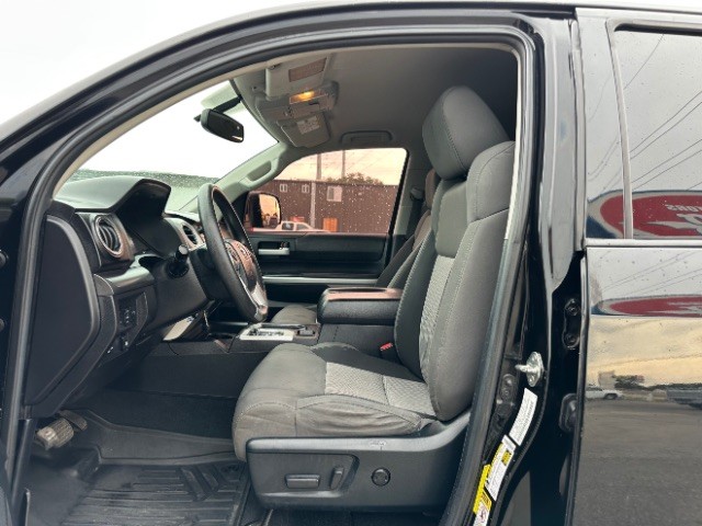 Toyota Tundra 4WD Truck Vehicle Full-screen Gallery Image 11