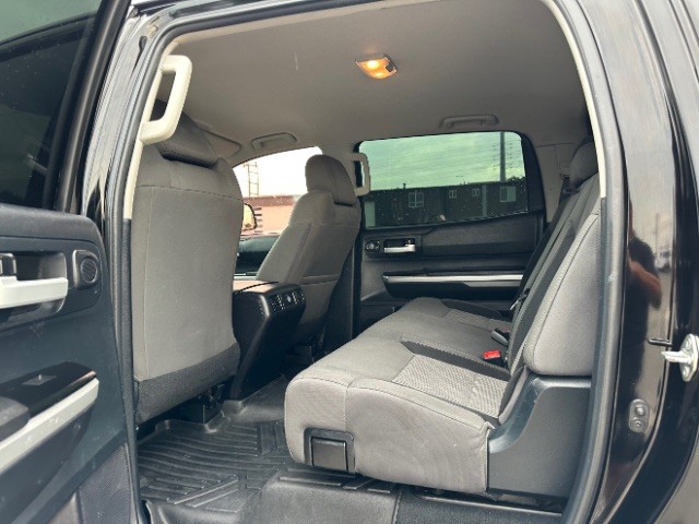 Toyota Tundra 4WD Truck Vehicle Full-screen Gallery Image 13