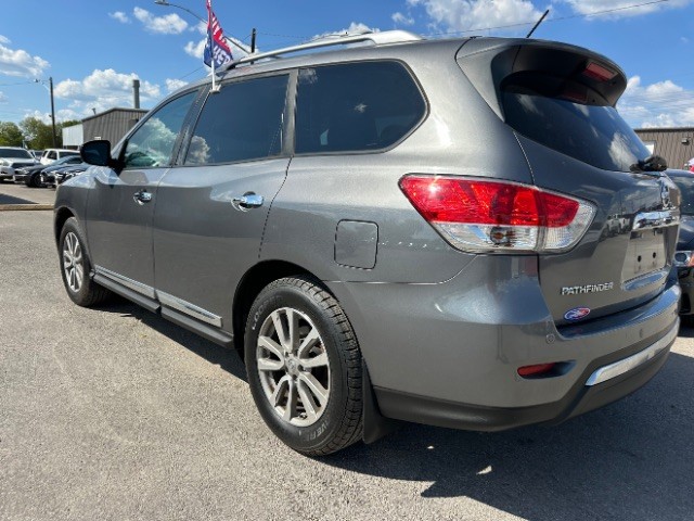 Nissan Pathfinder Vehicle Full-screen Gallery Image 05