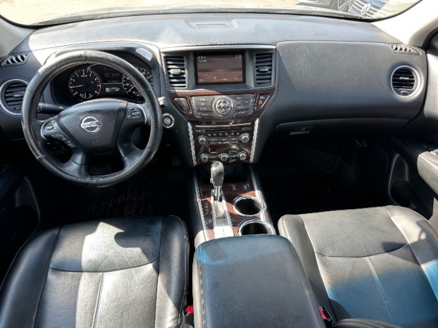 Nissan Pathfinder Vehicle Full-screen Gallery Image 06