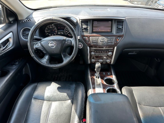 Nissan Pathfinder Vehicle Full-screen Gallery Image 08