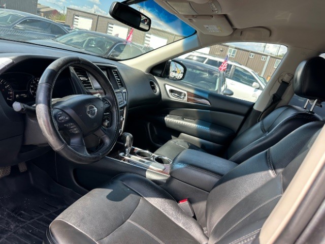 Nissan Pathfinder Vehicle Full-screen Gallery Image 09