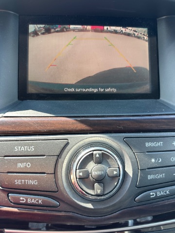 Nissan Pathfinder Vehicle Full-screen Gallery Image 13