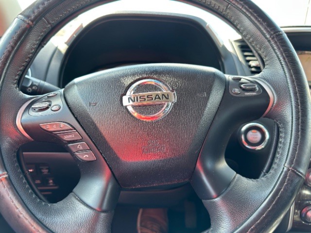 Nissan Pathfinder Vehicle Full-screen Gallery Image 14