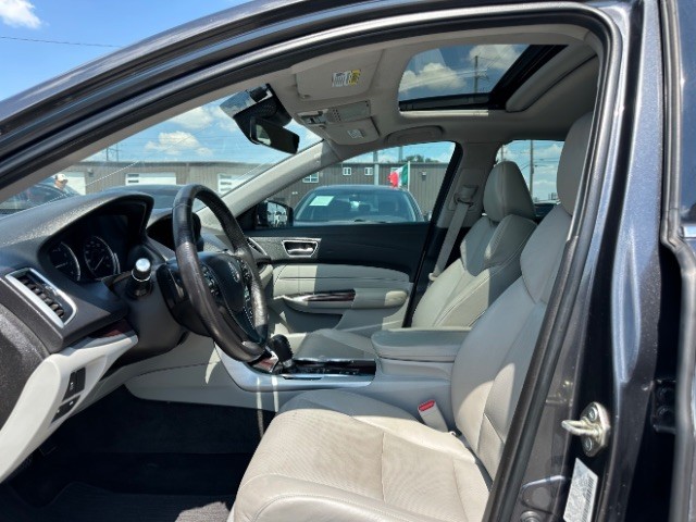 Acura TLX Vehicle Full-screen Gallery Image 09