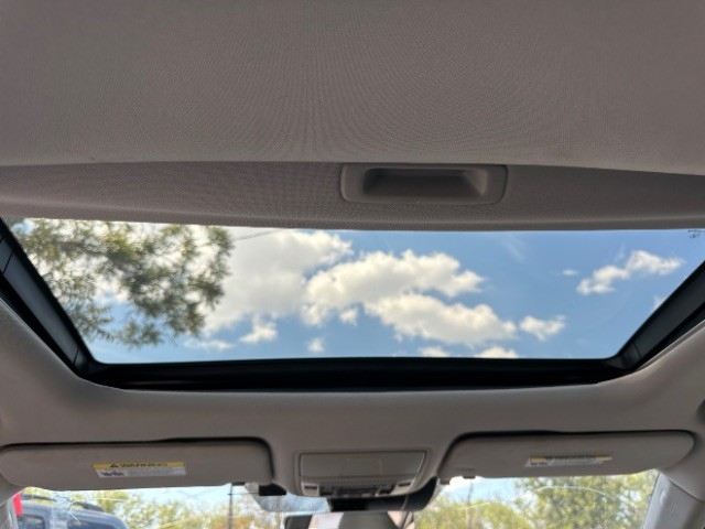 Acura TLX Vehicle Full-screen Gallery Image 13