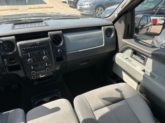 Ford F-150 Vehicle Full-screen Gallery Image 07