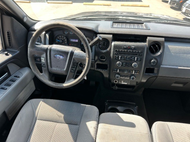 Ford F-150 Vehicle Full-screen Gallery Image 08