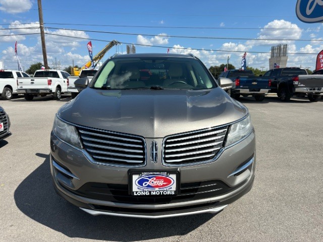 Lincoln MKC Vehicle Full-screen Gallery Image 03