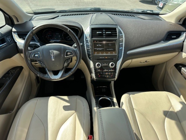 Lincoln MKC Vehicle Full-screen Gallery Image 06