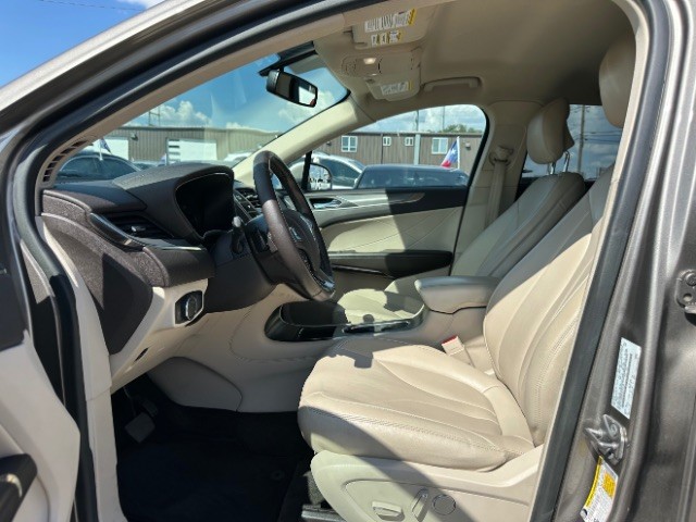 Lincoln MKC Vehicle Full-screen Gallery Image 10