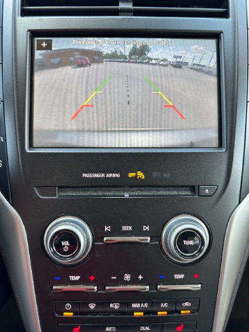 Lincoln MKC Vehicle Full-screen Gallery Image 12