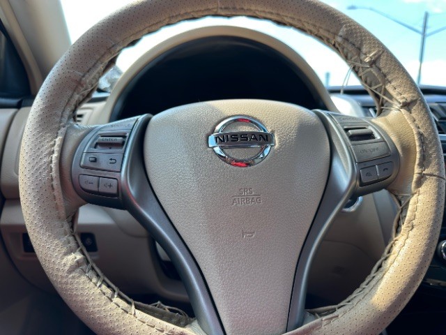 Nissan Altima Vehicle Full-screen Gallery Image 16