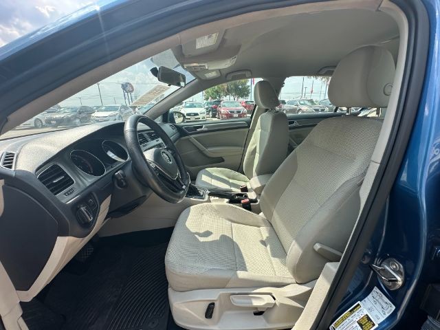 Volkswagen Golf Vehicle Full-screen Gallery Image 07