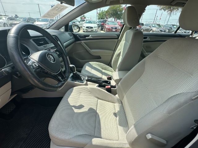 Volkswagen Golf Vehicle Full-screen Gallery Image 08