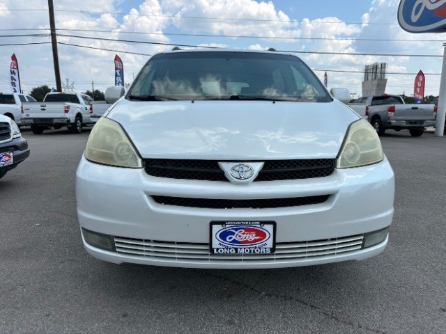 Toyota Sienna Vehicle Full-screen Gallery Image 03