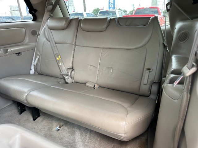 Toyota Sienna Vehicle Full-screen Gallery Image 12