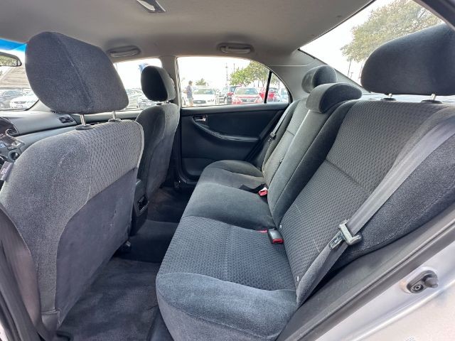 Toyota Corolla Vehicle Full-screen Gallery Image 10