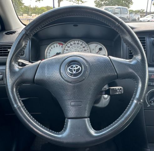 Toyota Corolla Vehicle Full-screen Gallery Image 11