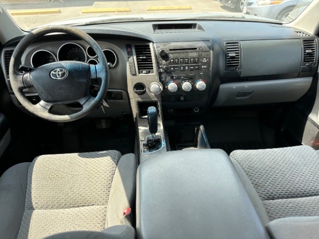 Toyota Tundra 2WD Truck Vehicle Full-screen Gallery Image 06