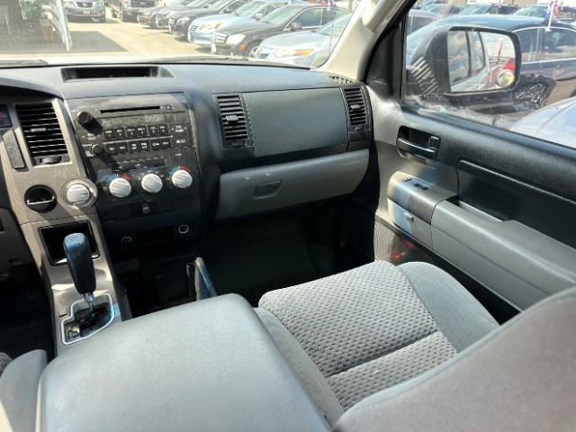 Toyota Tundra 2WD Truck Vehicle Full-screen Gallery Image 07