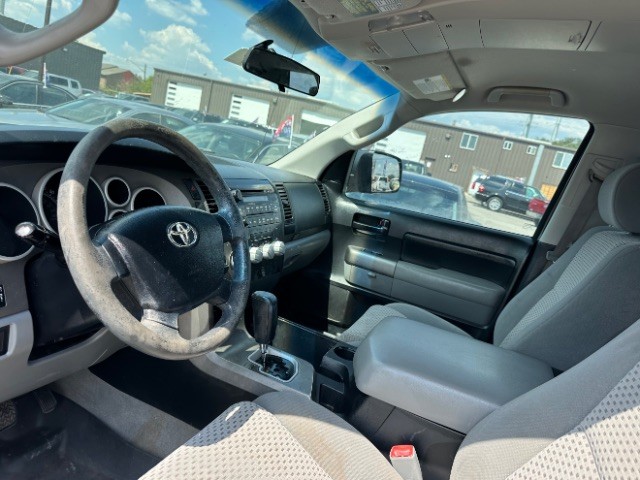 Toyota Tundra 2WD Truck Vehicle Full-screen Gallery Image 09