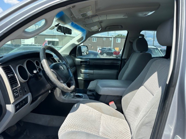 Toyota Tundra 2WD Truck Vehicle Full-screen Gallery Image 10