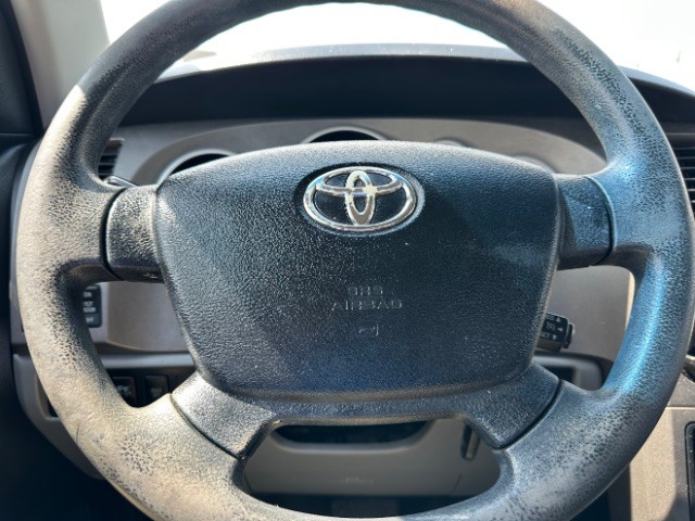Toyota Tundra 2WD Truck Vehicle Full-screen Gallery Image 12