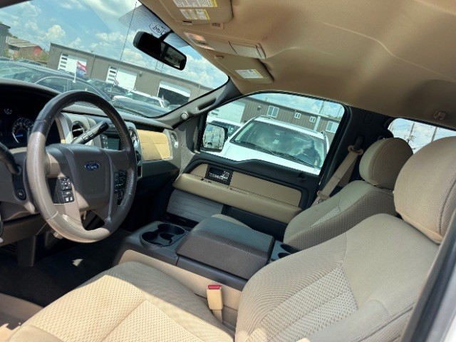 Ford F-150 Vehicle Full-screen Gallery Image 09