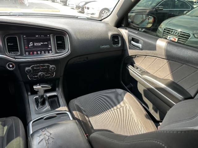 Dodge Charger Vehicle Full-screen Gallery Image 07