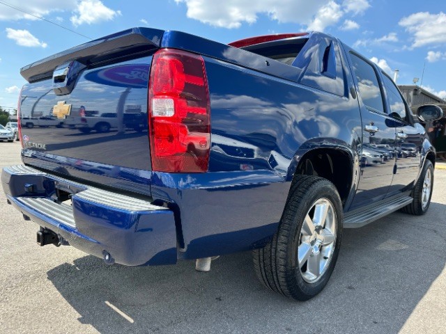 Chevrolet Avalanche Vehicle Full-screen Gallery Image 04
