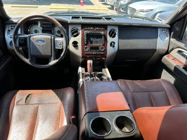 Ford Expedition EL Vehicle Full-screen Gallery Image 06