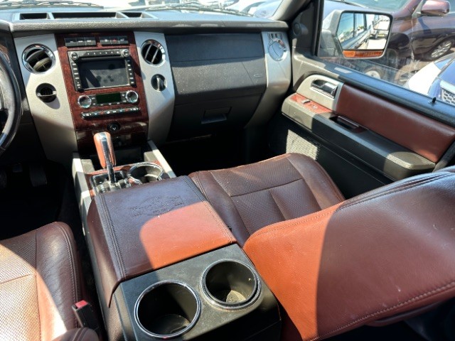Ford Expedition EL Vehicle Full-screen Gallery Image 07