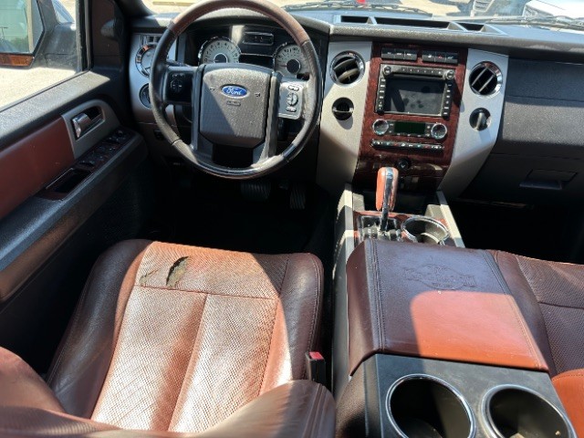 Ford Expedition EL Vehicle Full-screen Gallery Image 08