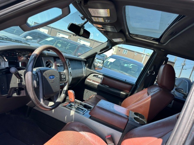 Ford Expedition EL Vehicle Full-screen Gallery Image 09