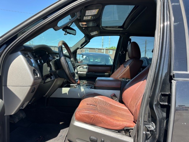 Ford Expedition EL Vehicle Full-screen Gallery Image 10