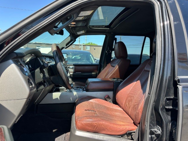Ford Expedition EL Vehicle Full-screen Gallery Image 11