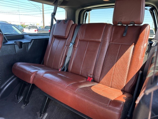 Ford Expedition EL Vehicle Full-screen Gallery Image 13