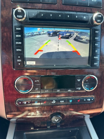 Ford Expedition EL Vehicle Full-screen Gallery Image 15