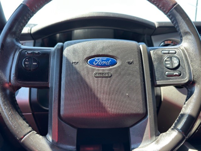 Ford Expedition EL Vehicle Full-screen Gallery Image 16