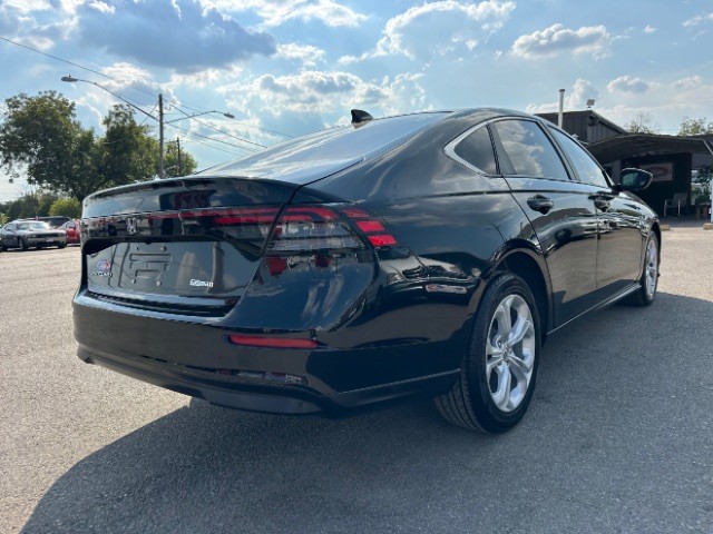 Honda Accord Sedan Vehicle Full-screen Gallery Image 04